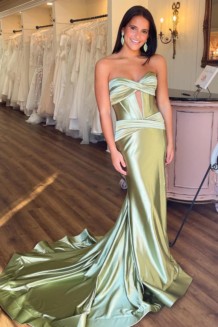 Fitted Ruched Sweetheart Prom Dress with Keyhole