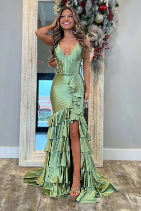 Slimming slit deep V-ball skirt with pleated edges